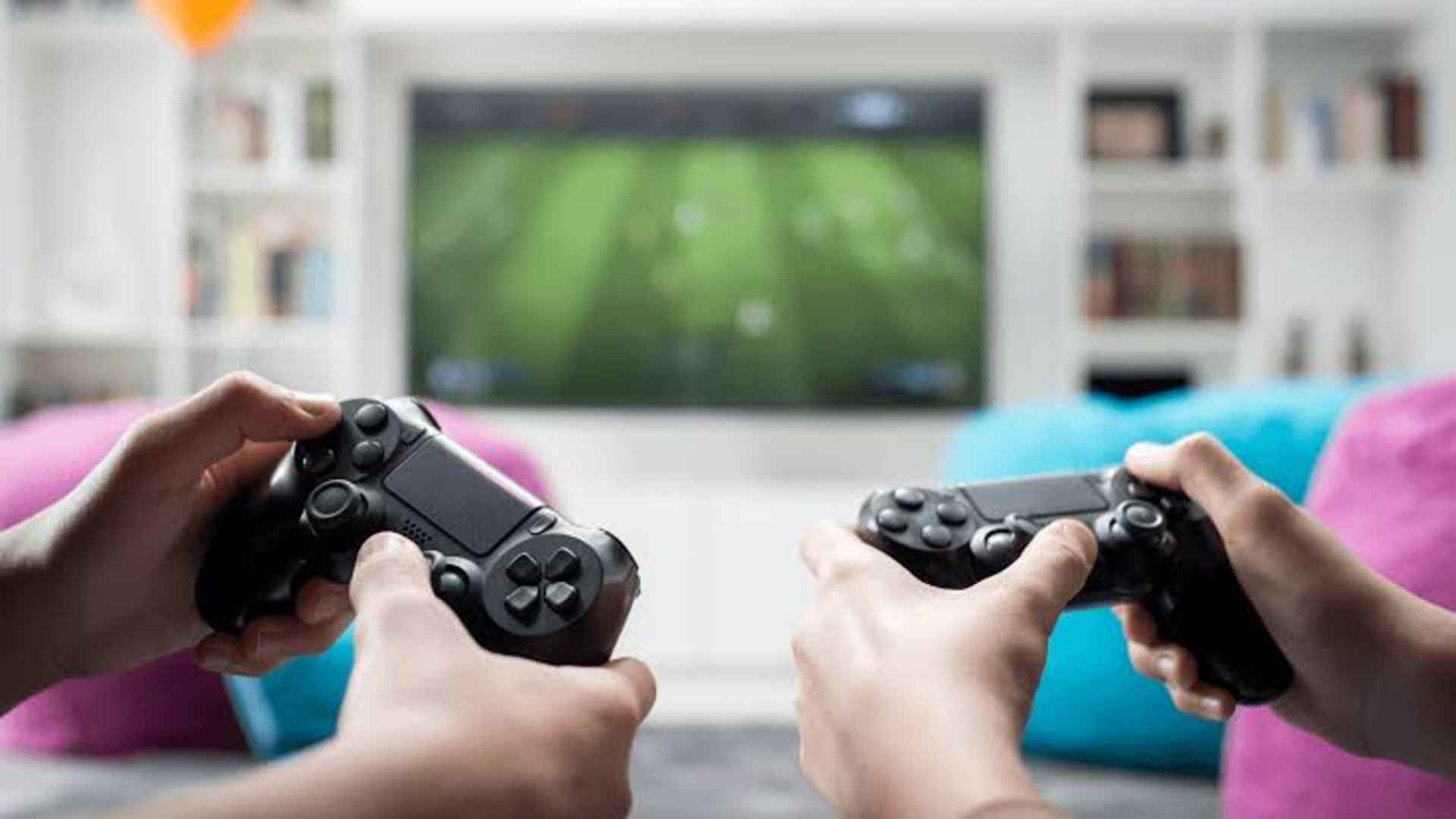 The Role of Momentum and Scripting in Virtual Football Debates